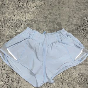 light blue lululemon hotty hot shorts size 4 2.5 inseam